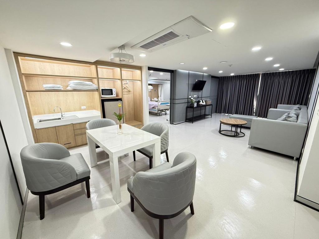 Dr Siripong Plastic Surgery Bangkok Thailand — Bangkok, Thailand