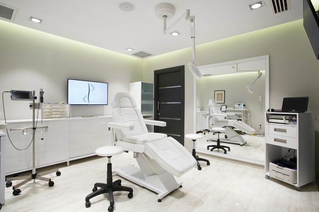 Associate Professor. Haldun Kamburoğlu - Rhinoplasty Ankara — Ankara, Turkey