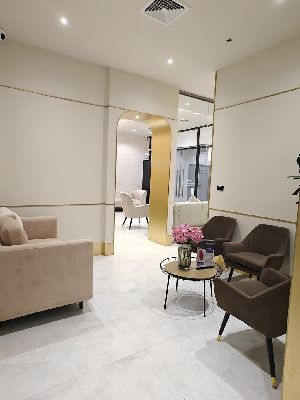 DHT LUX Clinic - Hair Transplant Bangkok — Bangkok, Thailand