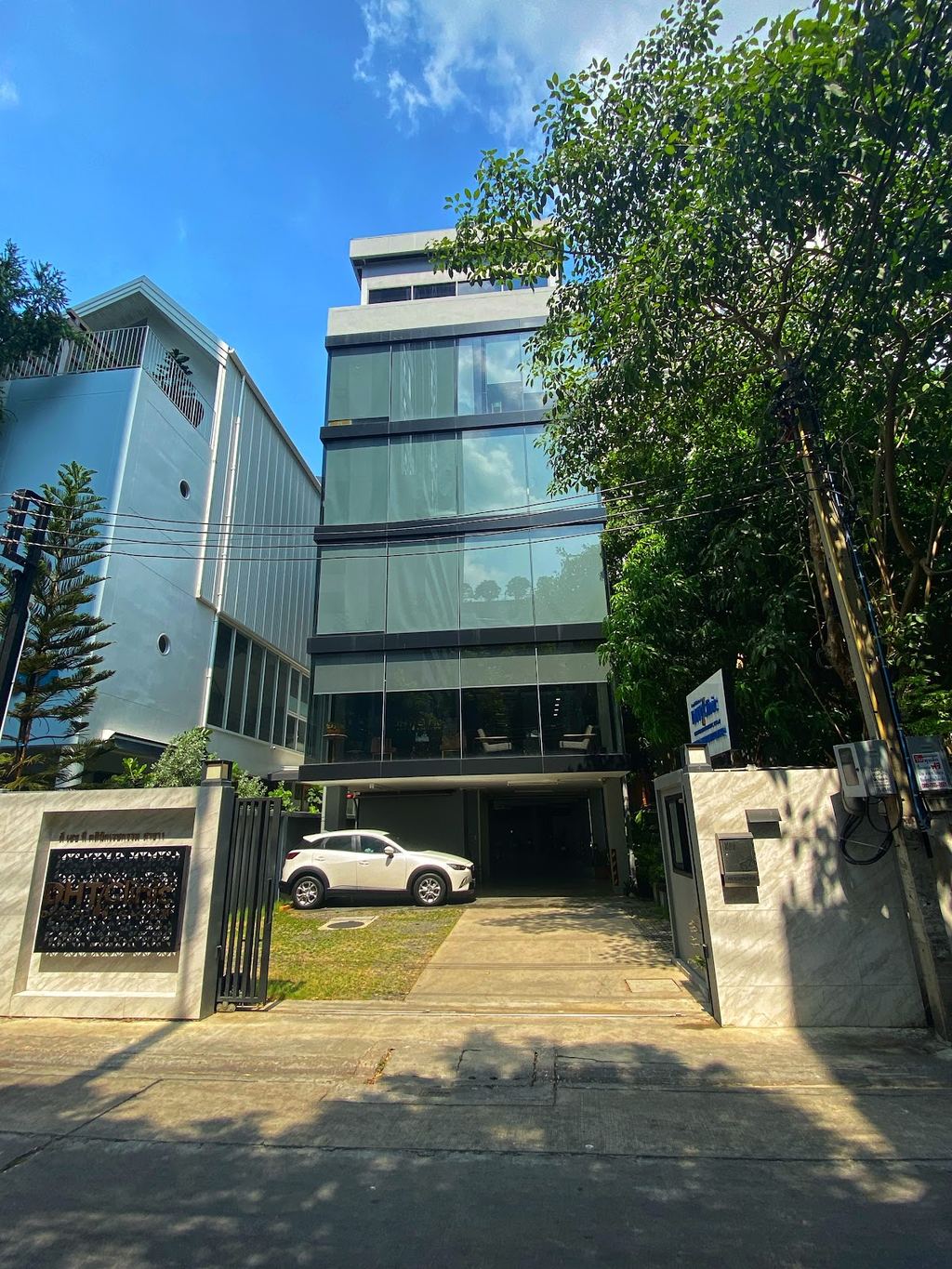 DHT Hair Clinic — Bangkok, Thailand