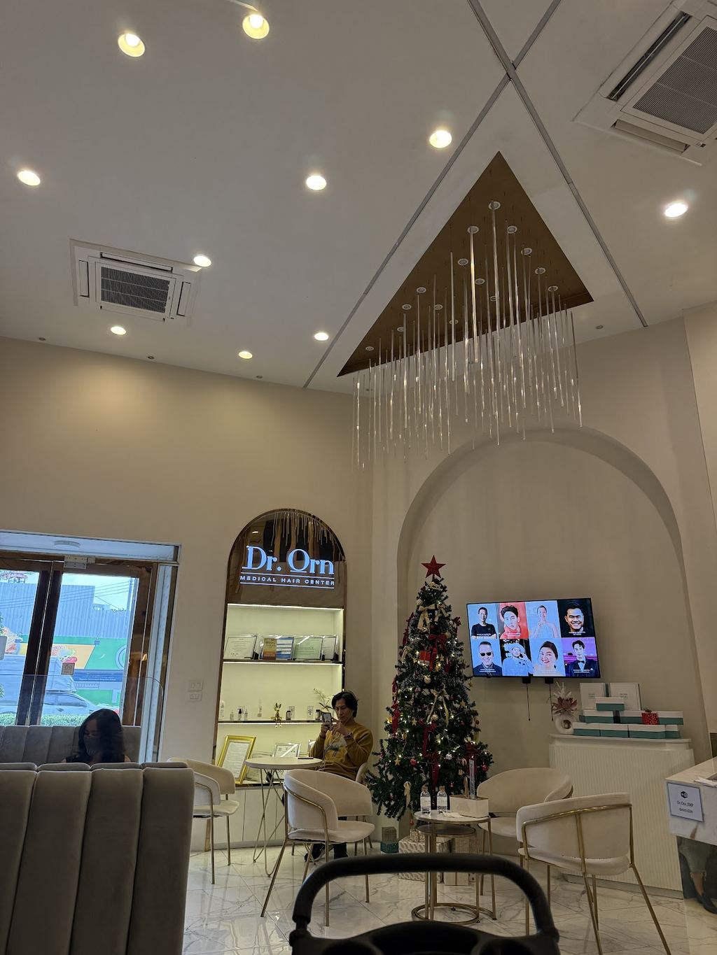 Dr.Orn Medical Hair Center — Bangkok, Thailand